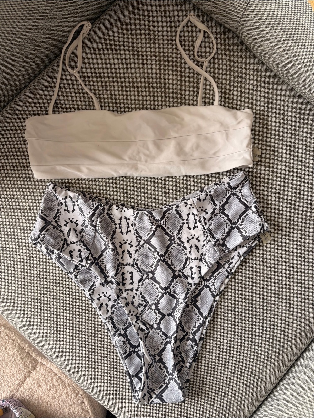 Zaful White and Snake Patterned bikini